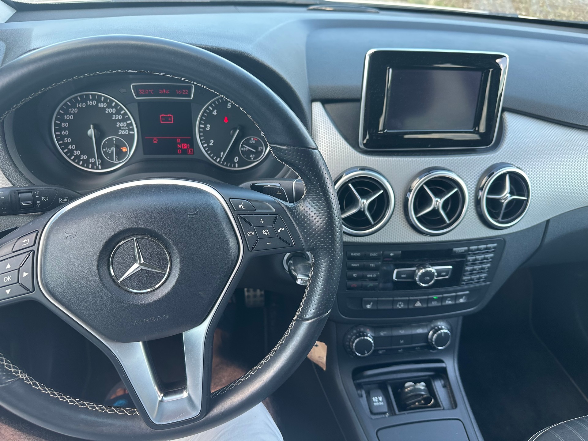 MERCEDES-BENZ B 180 7G-DCT-image-13