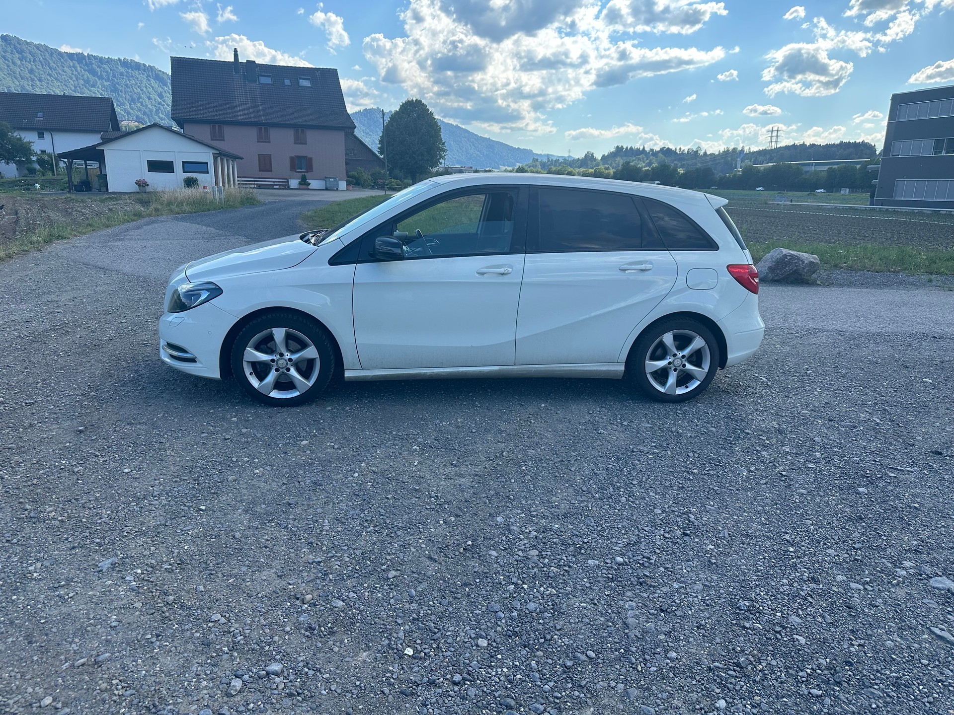 MERCEDES-BENZ B 180 7G-DCT-image-1
