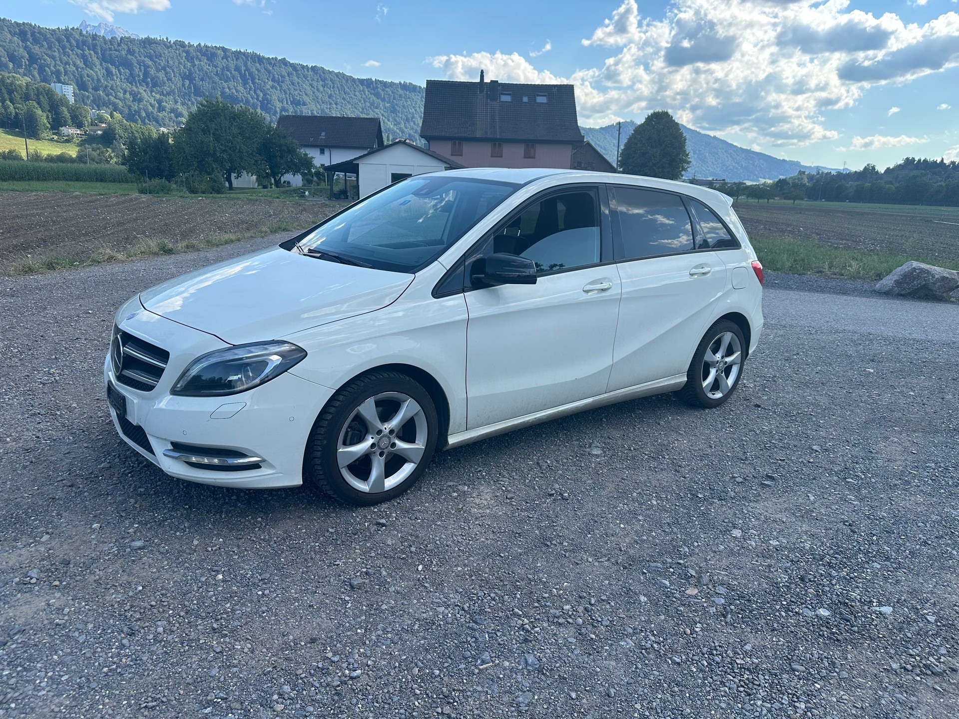 MERCEDES-BENZ B 180 7G-DCT-image-14