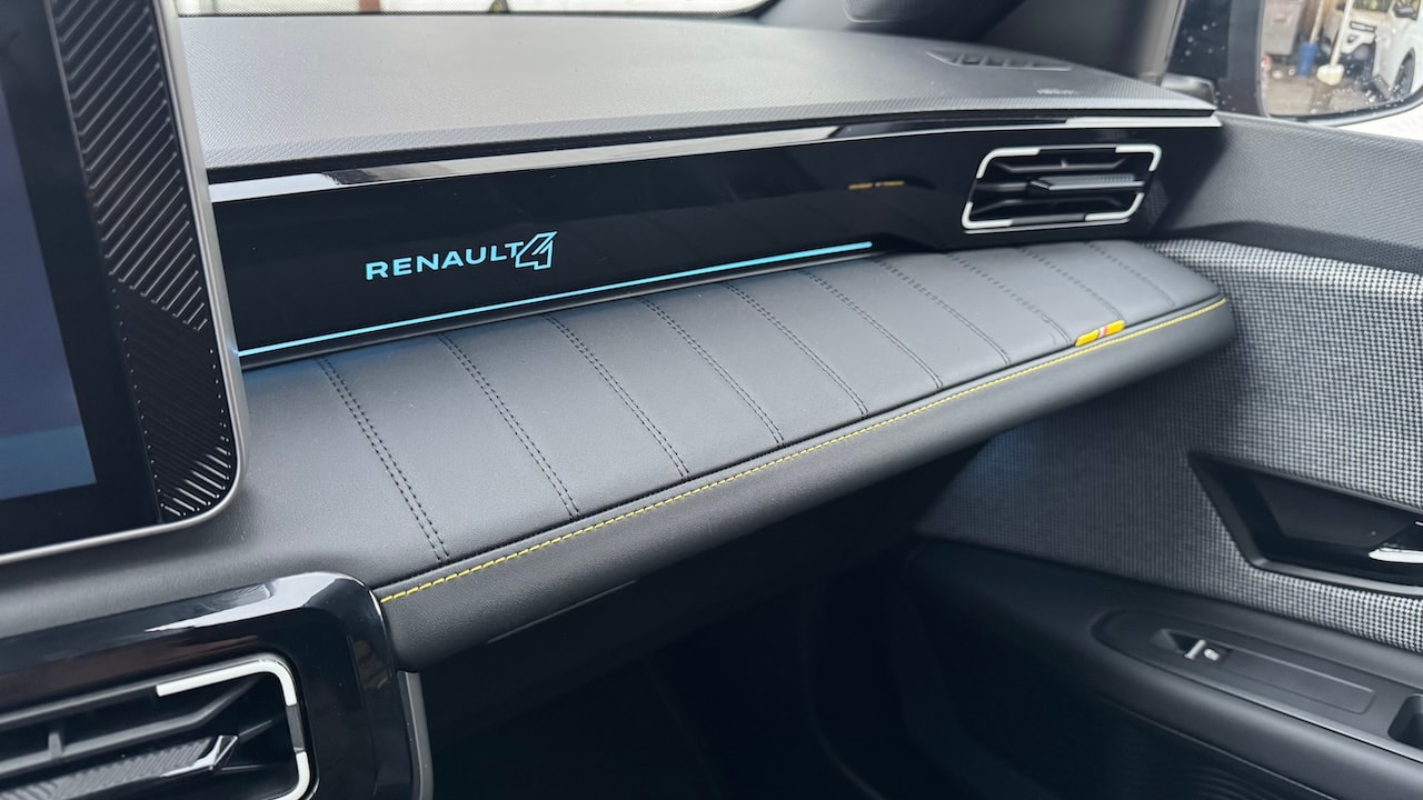 RENAULT R4 E-Tech Comfort Range 52 kWh Iconic * Vollausstattung * Toutes Options *-image-22