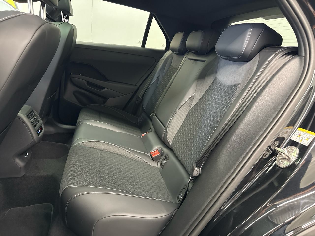 VW T-Roc 1.5 eTSI mHEV R-Line DSG-image-12