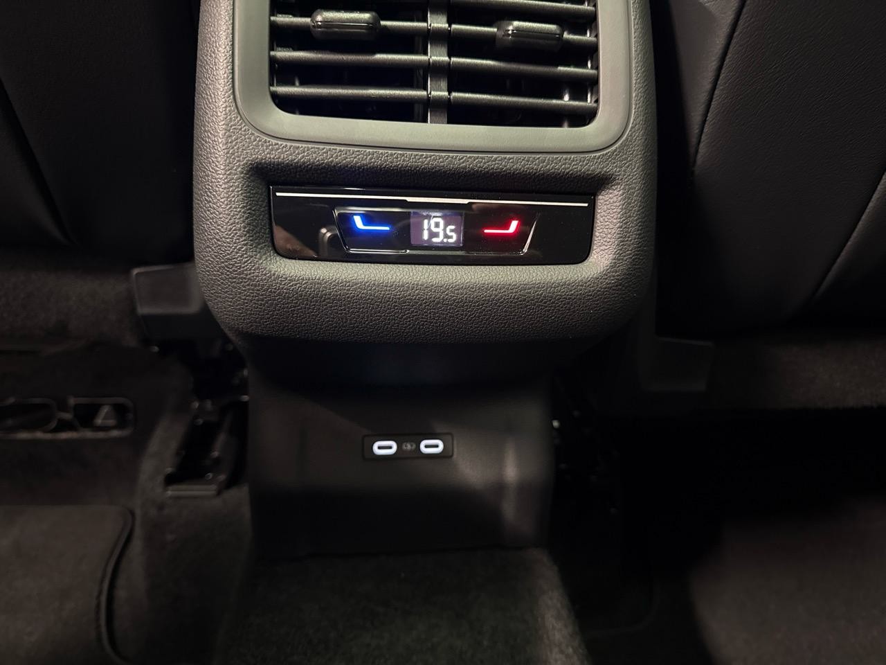 VW T-Roc 1.5 eTSI mHEV R-Line DSG-image-13