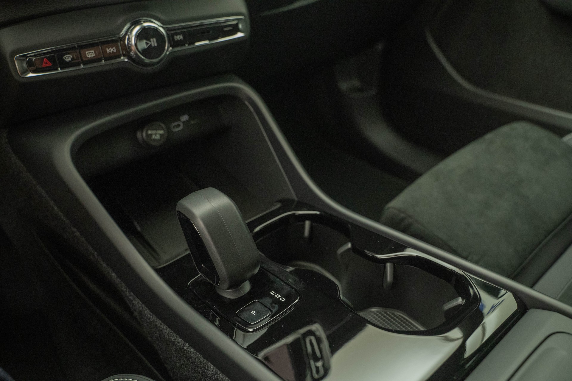 VOLVO EX40 Twin Performance Ultra AWD-image-11