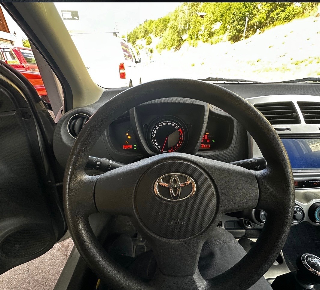 TOYOTA UrbanCruiser 1.4 D-4D Linea Terra 4WD-image-4