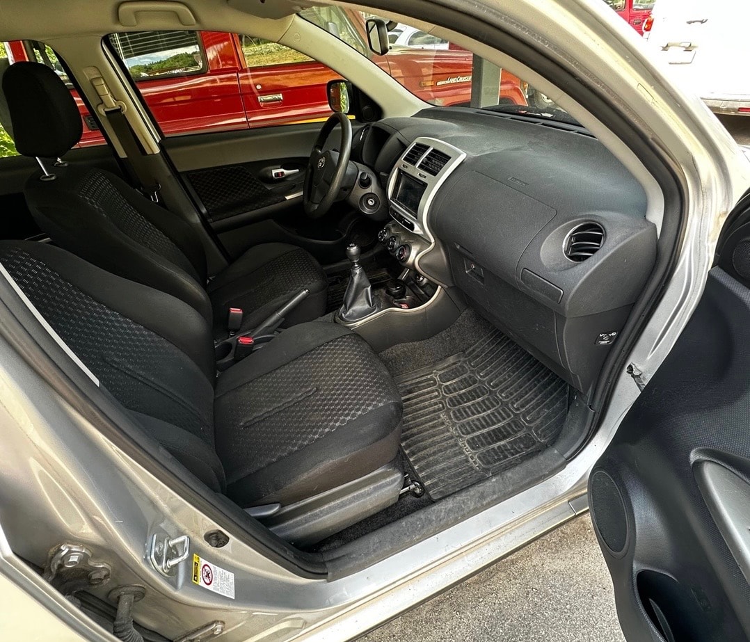 TOYOTA UrbanCruiser 1.4 D-4D Linea Terra 4WD-image-9