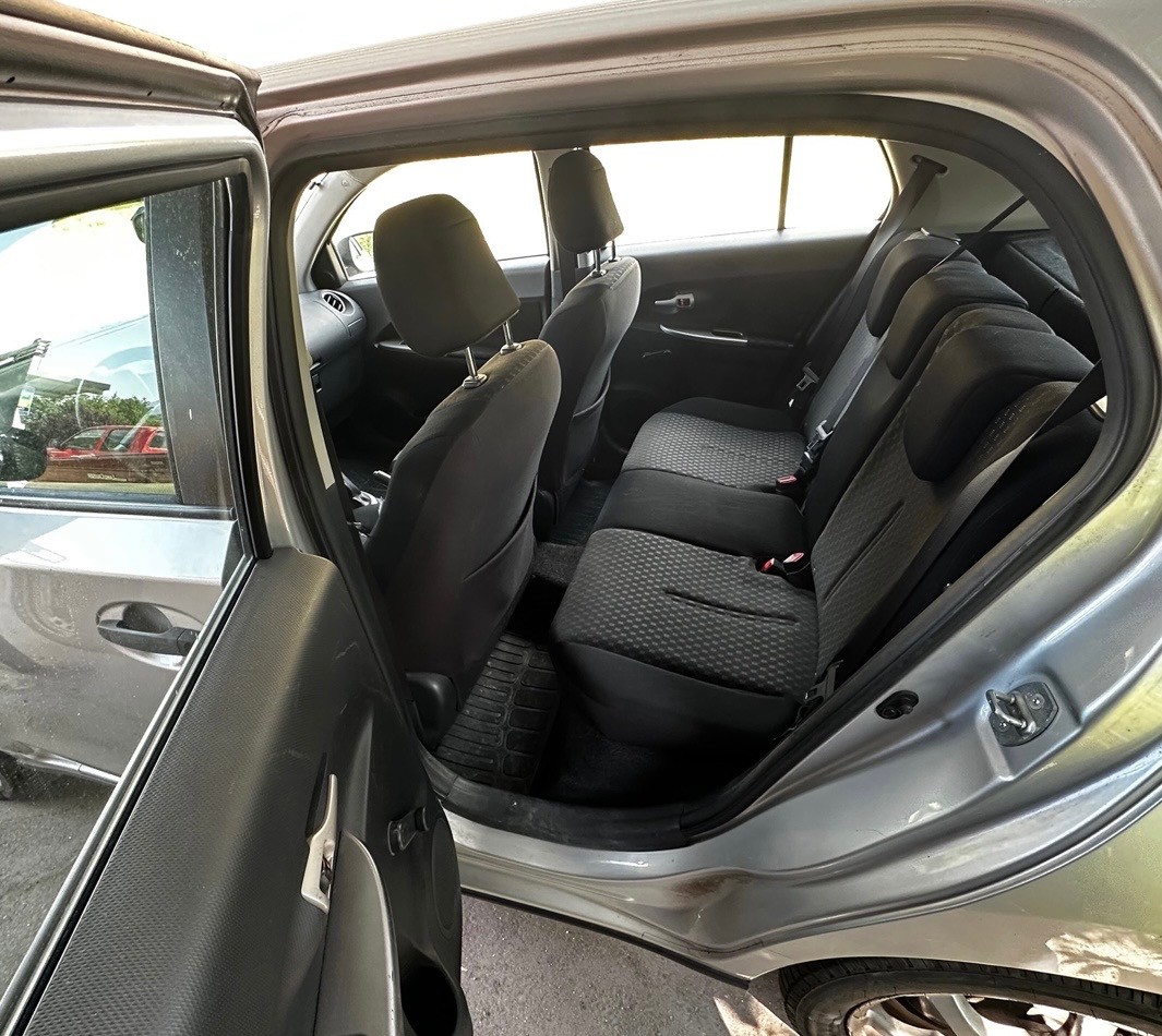TOYOTA UrbanCruiser 1.4 D-4D Linea Terra 4WD-image-8