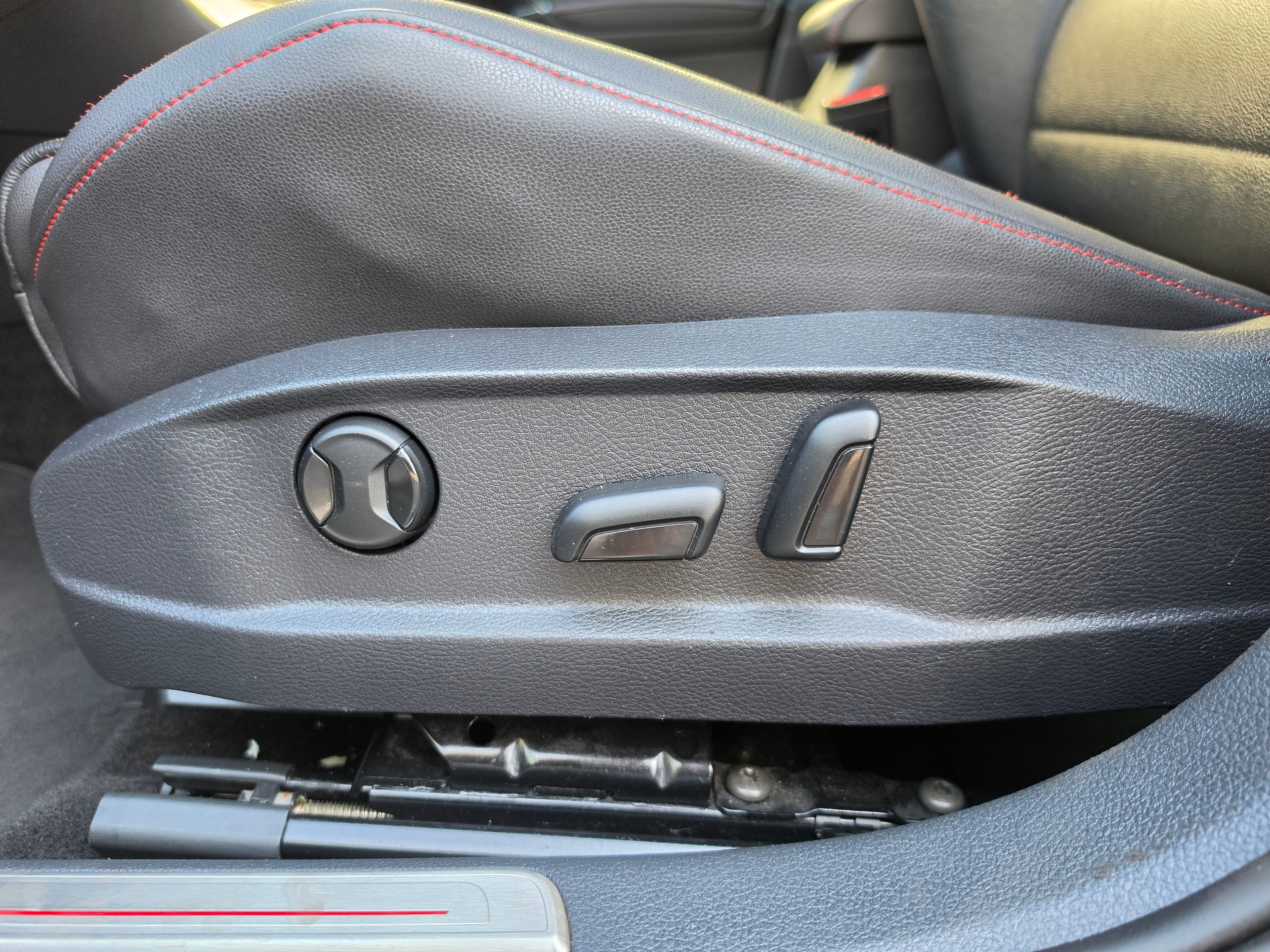 VW Golf 2.0 TSI GTI Performance DSG-image-10