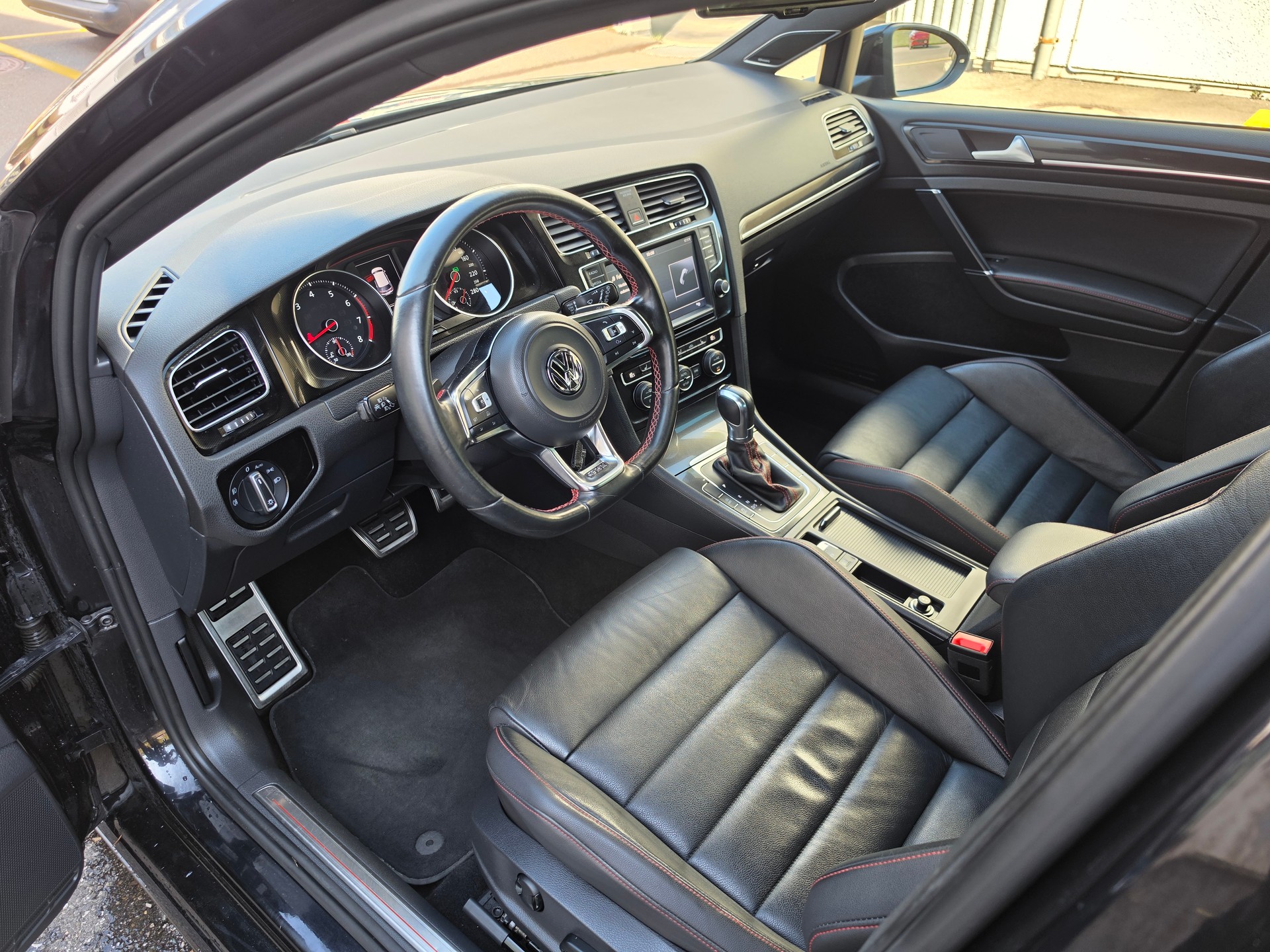 VW Golf 2.0 TSI GTI Performance DSG-image-8