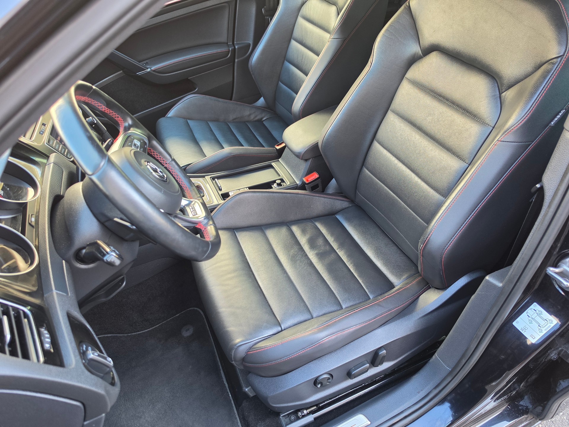 VW Golf 2.0 TSI GTI Performance DSG-image-9