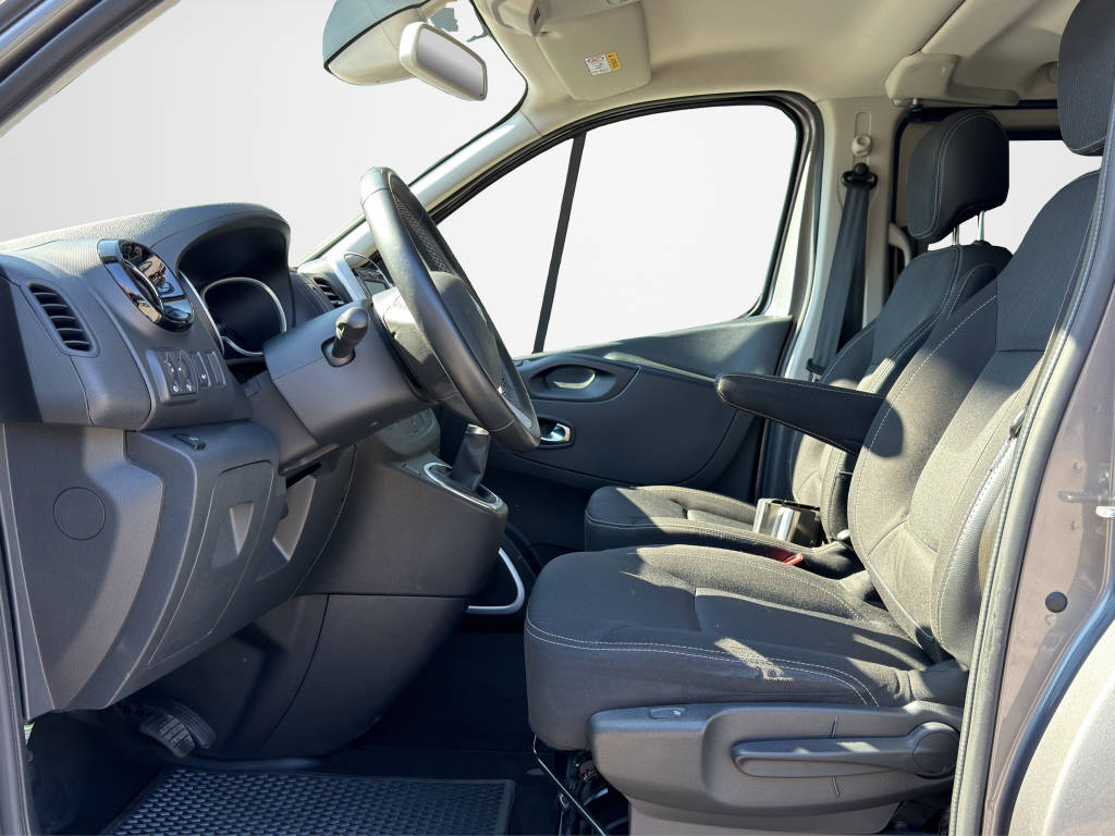 RENAULT Trafic Spaceclass 2.0 dCi Blue 170-image-8