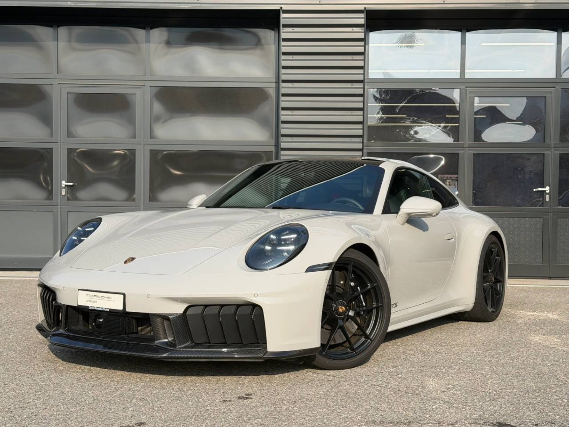 PORSCHE 911 Carrera 4 GTS