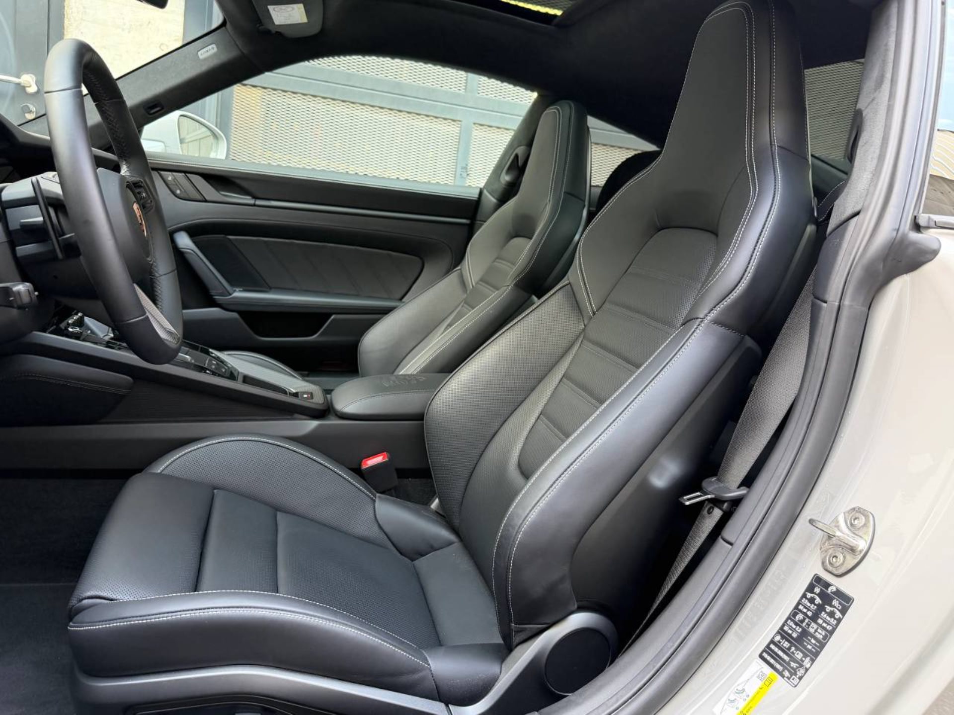 PORSCHE 911 Carrera 4 GTS-image-18