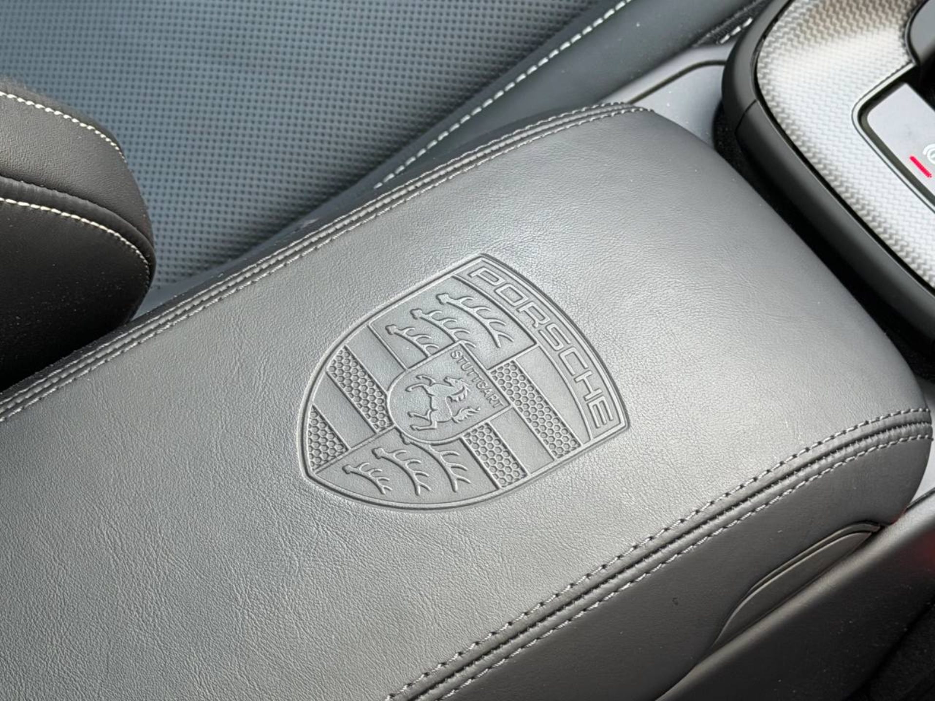 PORSCHE 911 Carrera 4 GTS-image-30