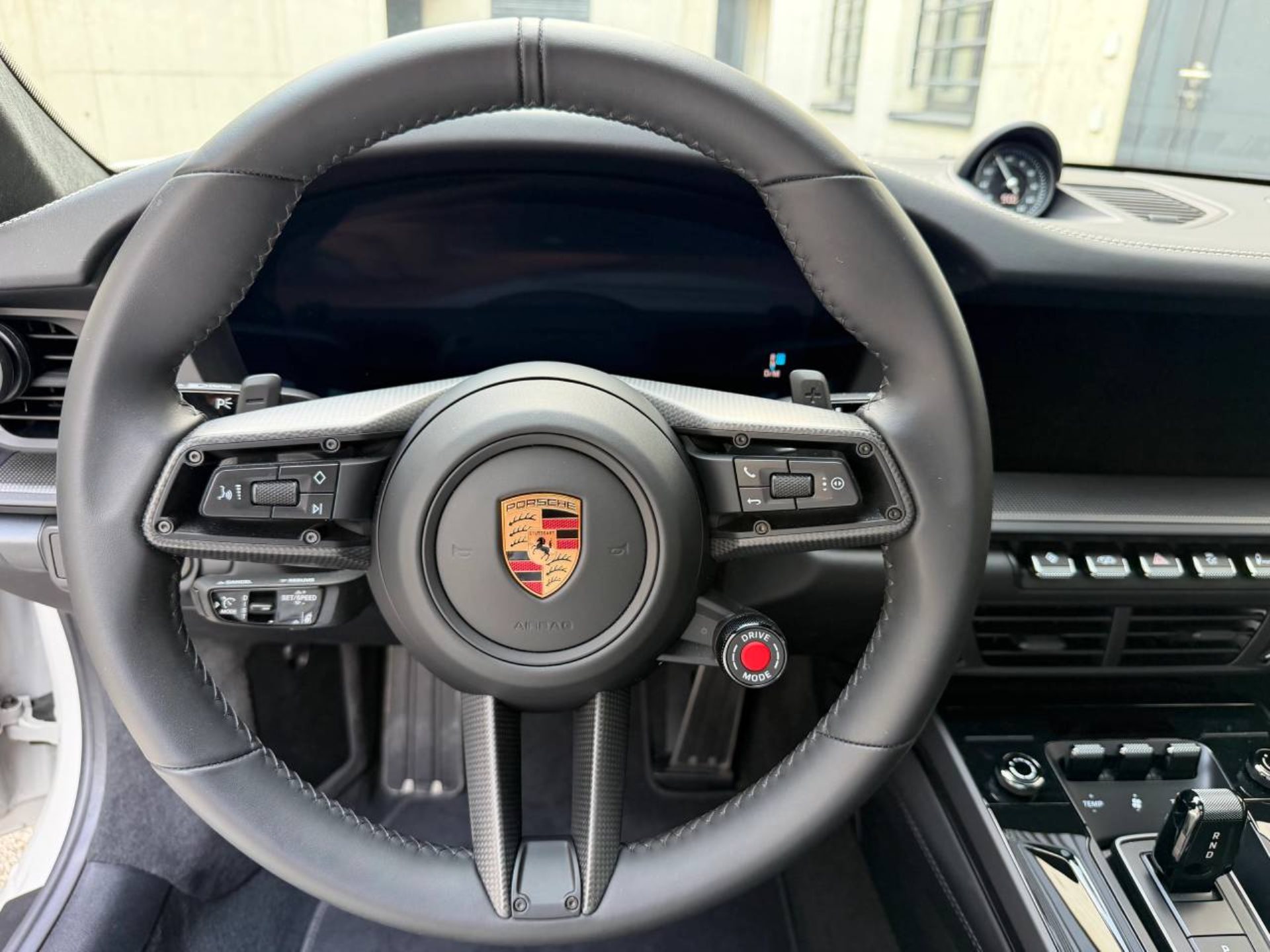 PORSCHE 911 Carrera 4 GTS-image-17