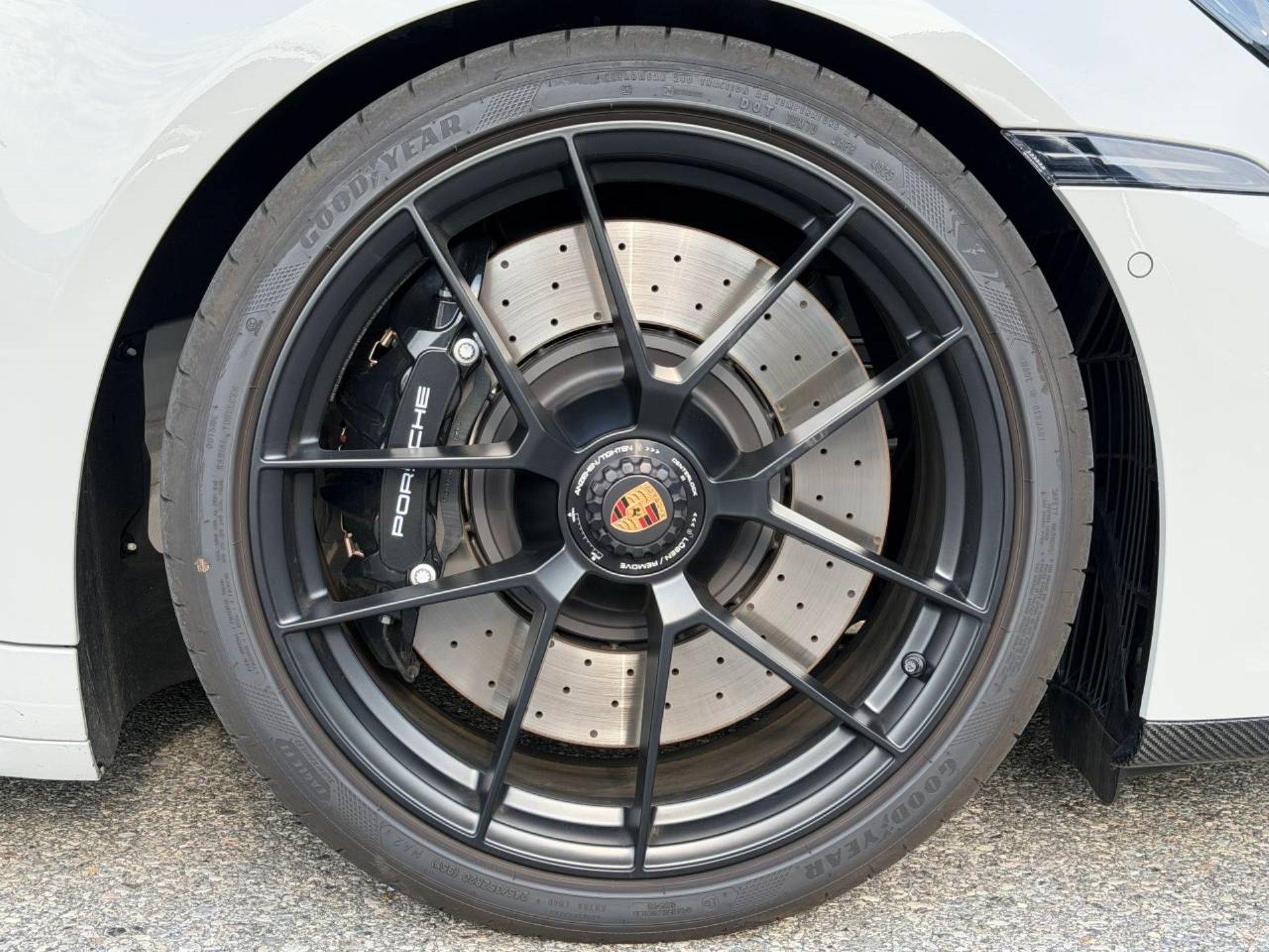 PORSCHE 911 Carrera 4 GTS-image-10