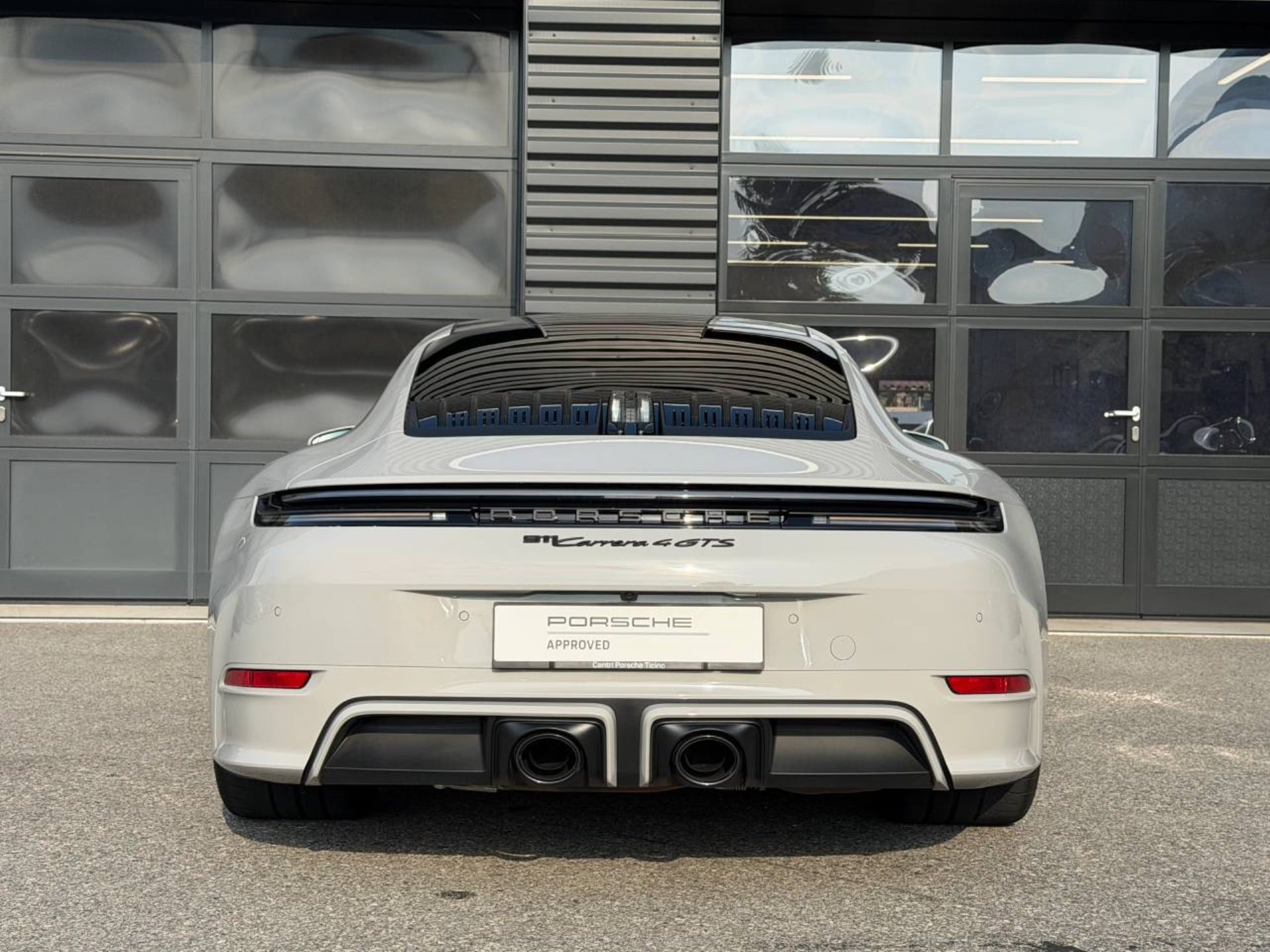 PORSCHE 911 Carrera 4 GTS-image-5