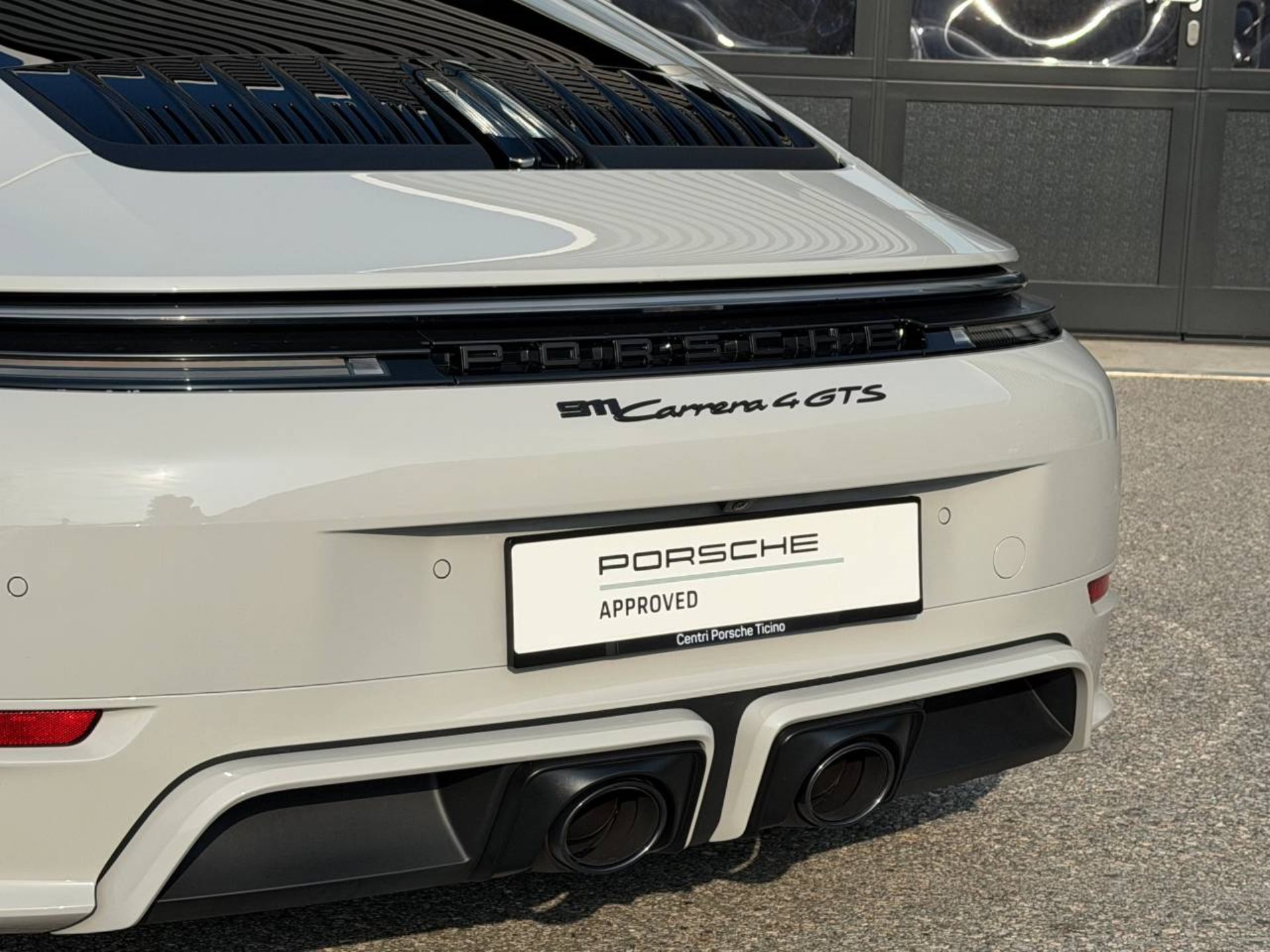 PORSCHE 911 Carrera 4 GTS-image-12