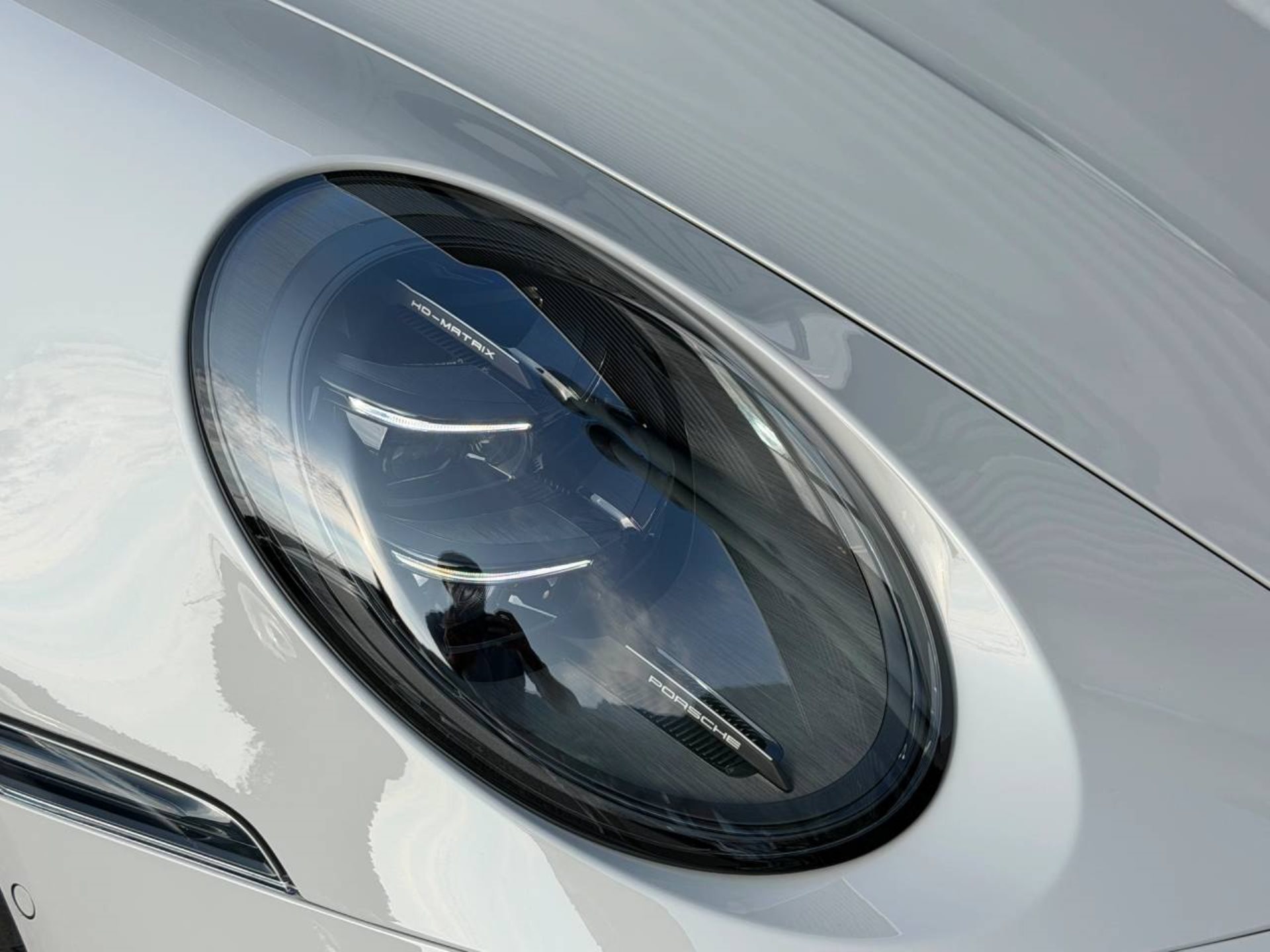 PORSCHE 911 Carrera 4 GTS-image-13