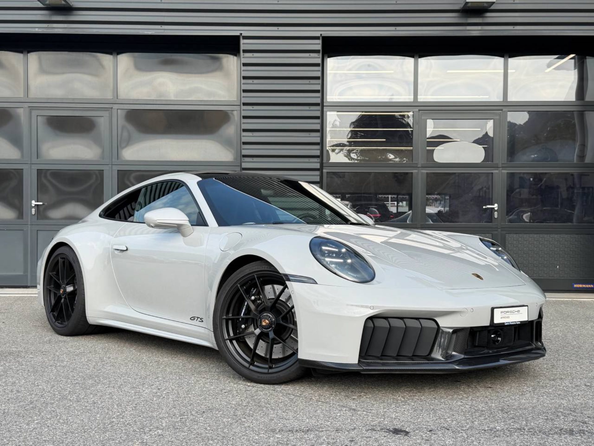 PORSCHE 911 Carrera 4 GTS-image-8