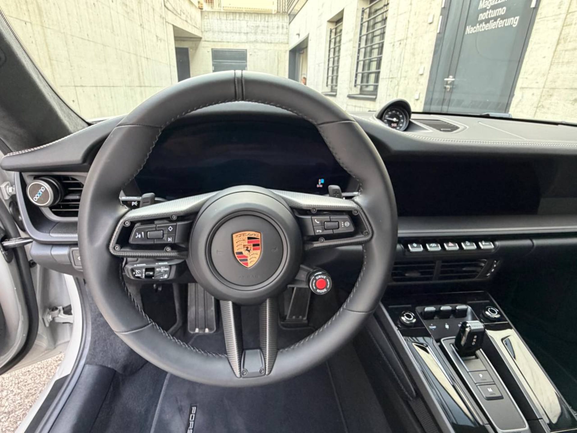PORSCHE 911 Carrera 4 GTS-image-16