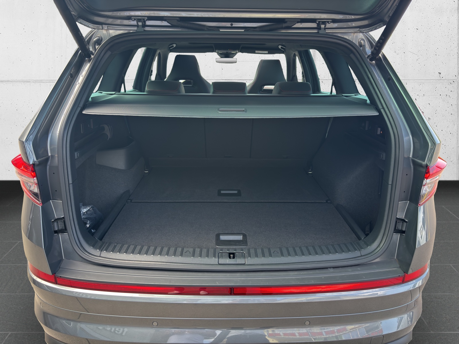 SKODA Kodiaq 2.0 TSI 4x4 RS mit AHK, Standheizung & Panorama-Ausstell-/Schiebedach-image-7