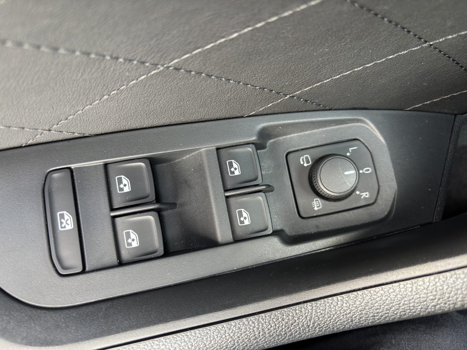 SKODA Kodiaq 2.0 TSI 4x4 RS mit AHK, Standheizung & Panorama-Ausstell-/Schiebedach-image-31