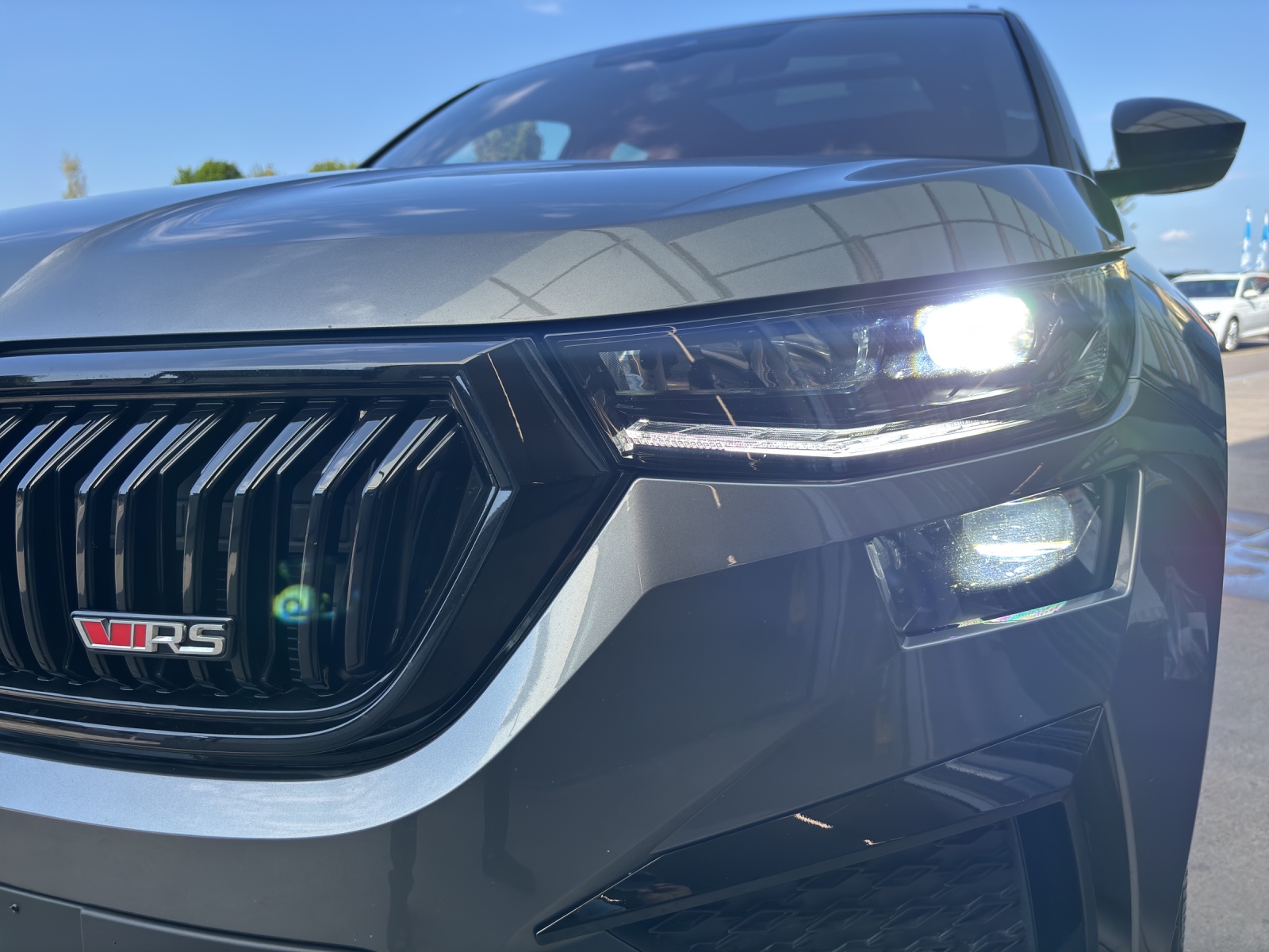 SKODA Kodiaq 2.0 TSI 4x4 RS mit AHK, Standheizung & Panorama-Ausstell-/Schiebedach-image-10