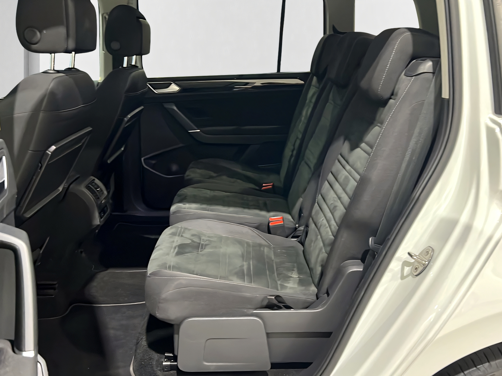VW Touran 2.0 TDI BlueMotion Technology Comfortline DSG**7-Plätzer,Tempomat ACC,Rückfahrtkam,Frisch ab MFK**-image-8