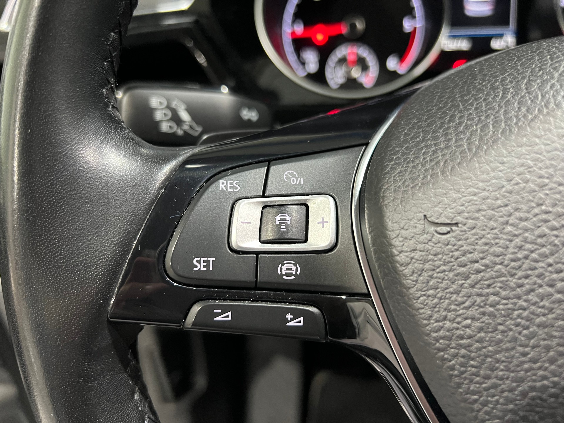 VW Touran 2.0 TDI BlueMotion Technology Comfortline DSG**7-Plätzer,Tempomat ACC,Rückfahrtkam,Frisch ab MFK**-image-9