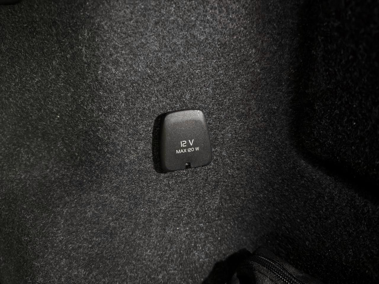 VOLVO XC40 2.0 B4 MH Plus Dark-image-23