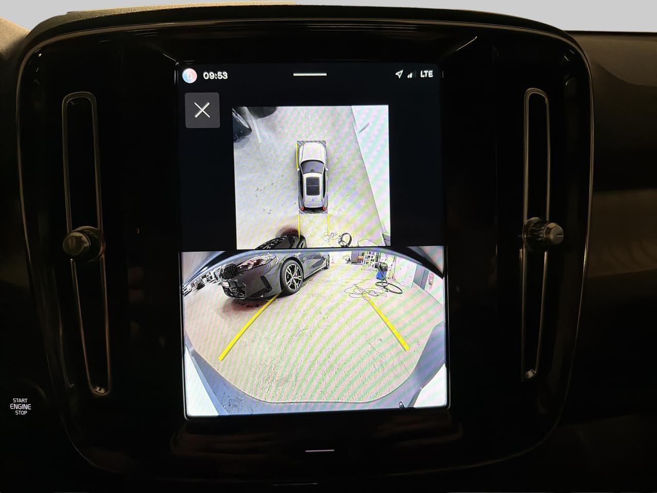 VOLVO XC40 2.0 B4 MH Plus Dark-image-17