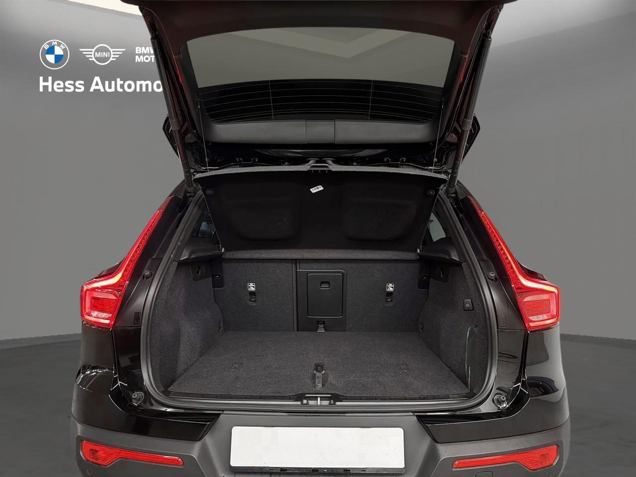 VOLVO XC40 2.0 B4 MH Plus Dark-image-7