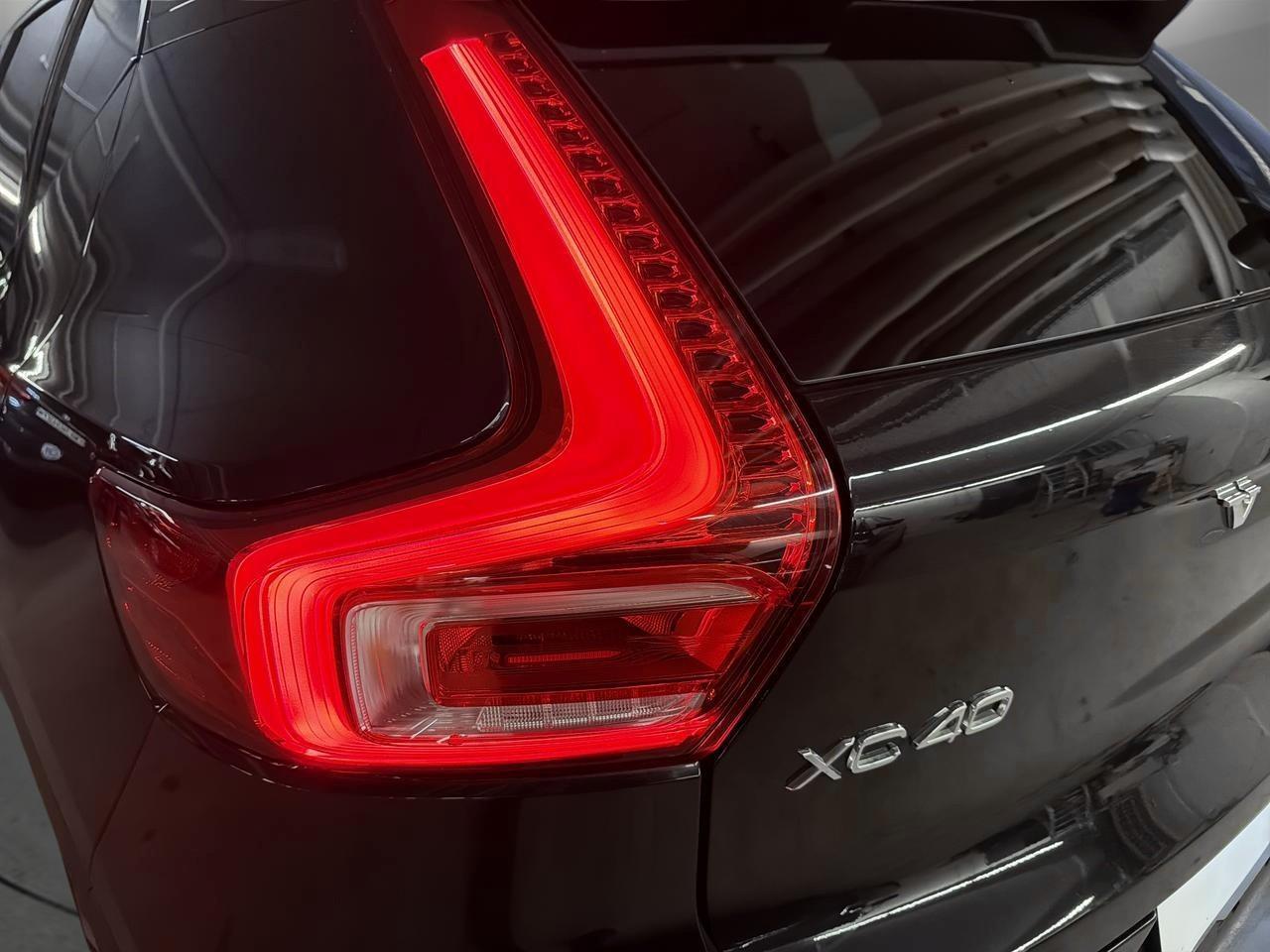 VOLVO XC40 2.0 B4 MH Plus Dark-image-8
