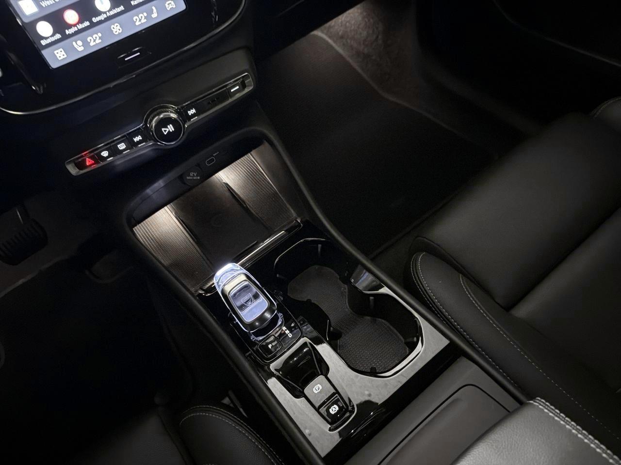 VOLVO XC40 2.0 B4 MH Plus Dark-image-20