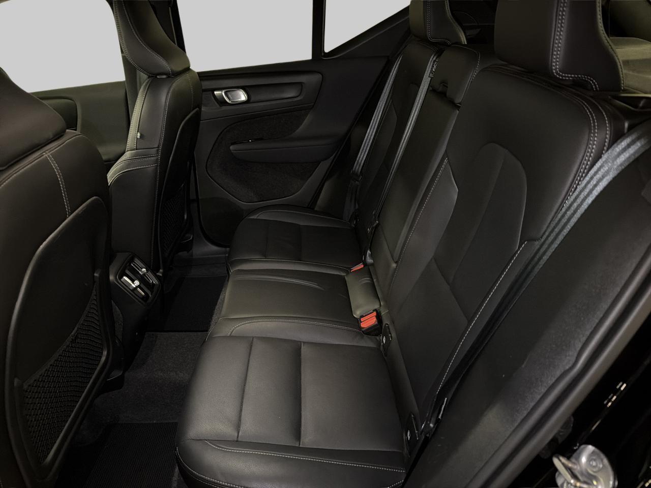 VOLVO XC40 2.0 B4 MH Plus Dark-image-11