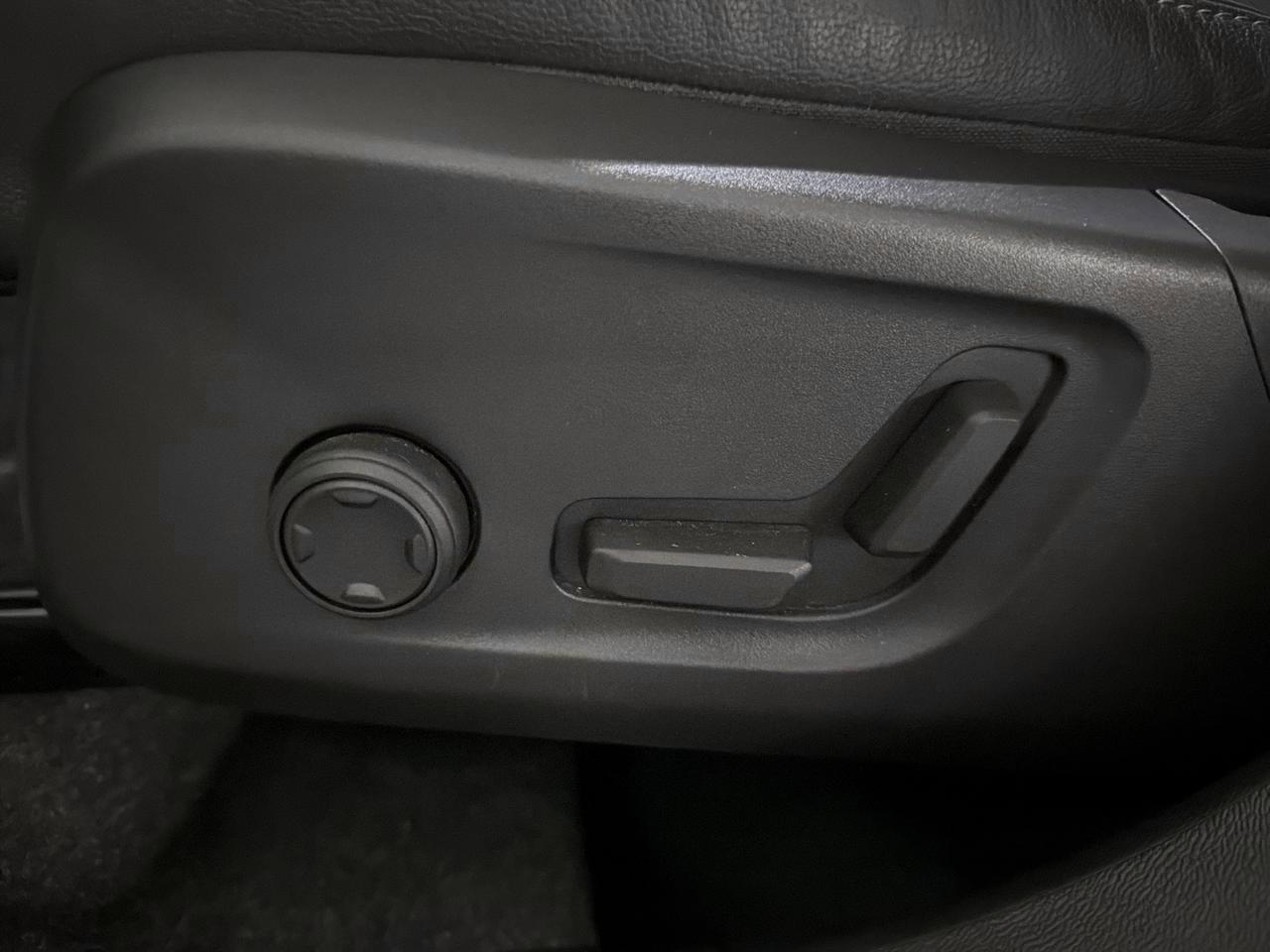VOLVO XC40 2.0 B4 MH Plus Dark-image-12
