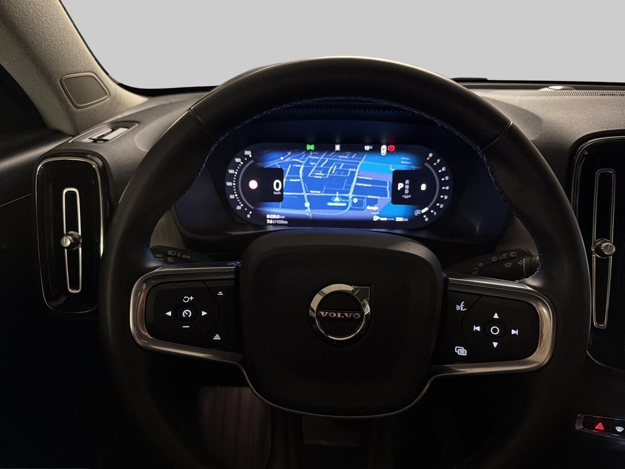 VOLVO XC40 2.0 B4 MH Plus Dark-image-14