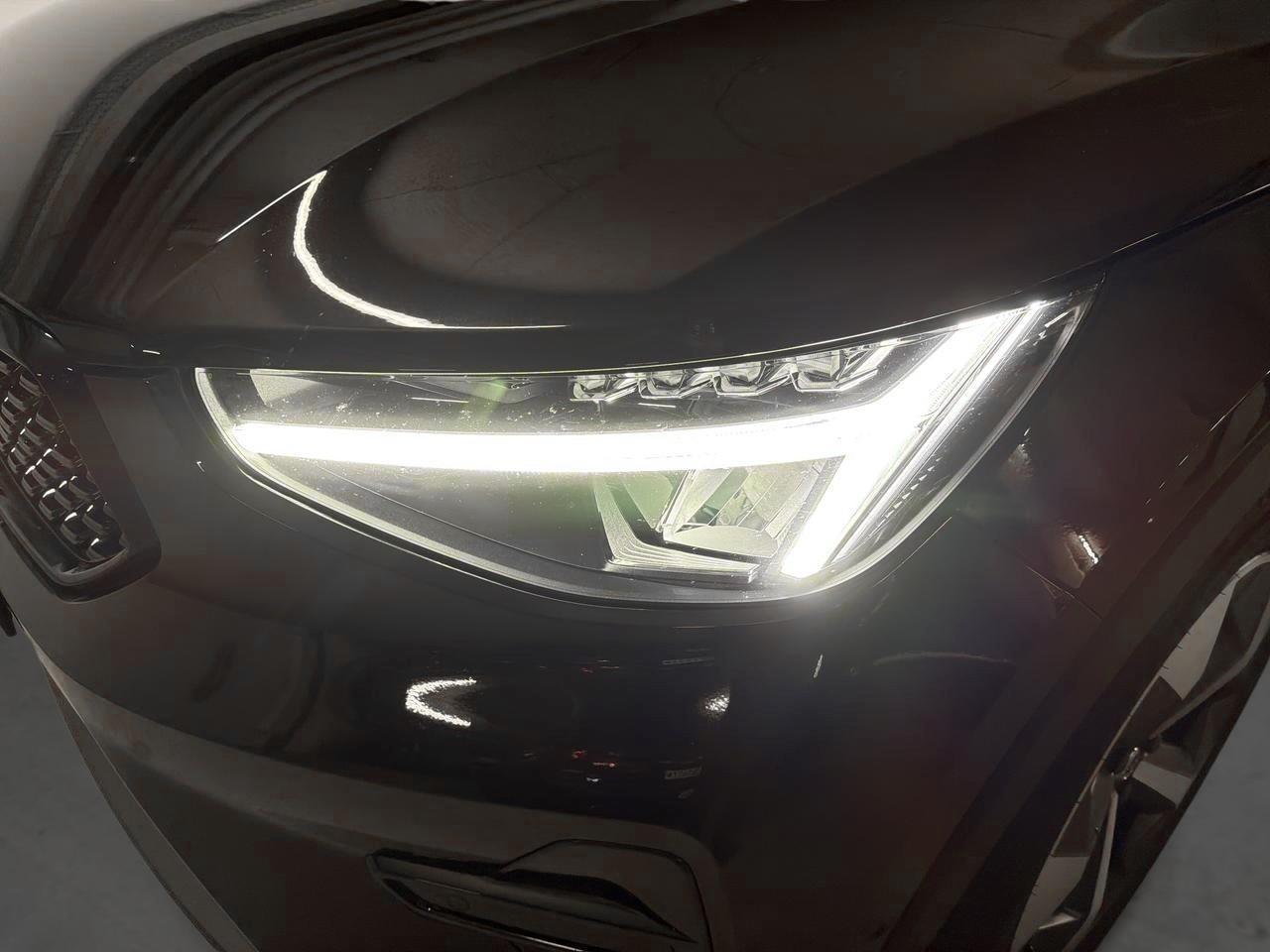VOLVO XC40 2.0 B4 MH Plus Dark-image-5