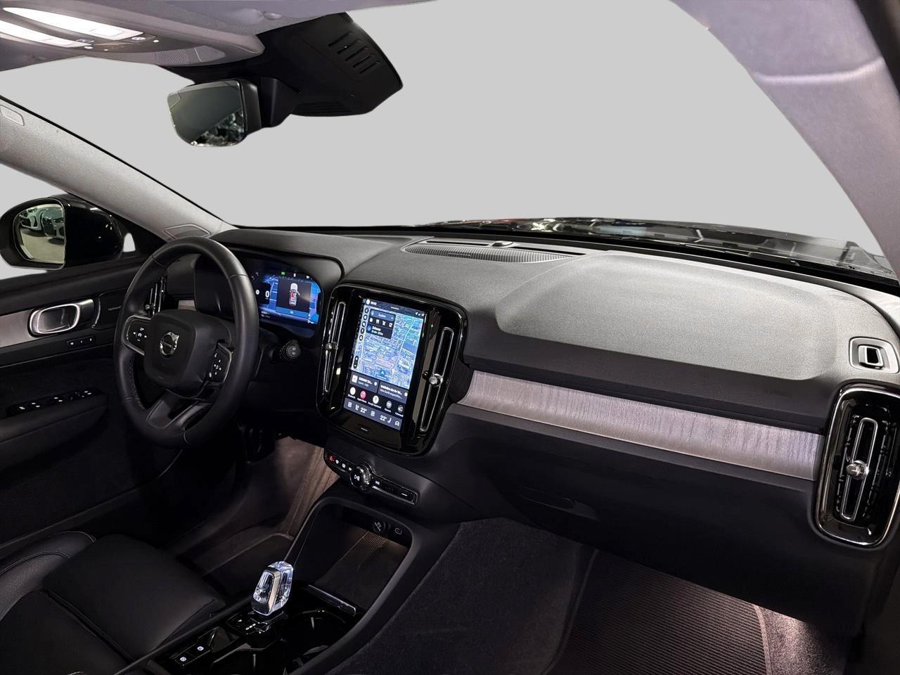 VOLVO XC40 2.0 B4 MH Plus Dark-image-9