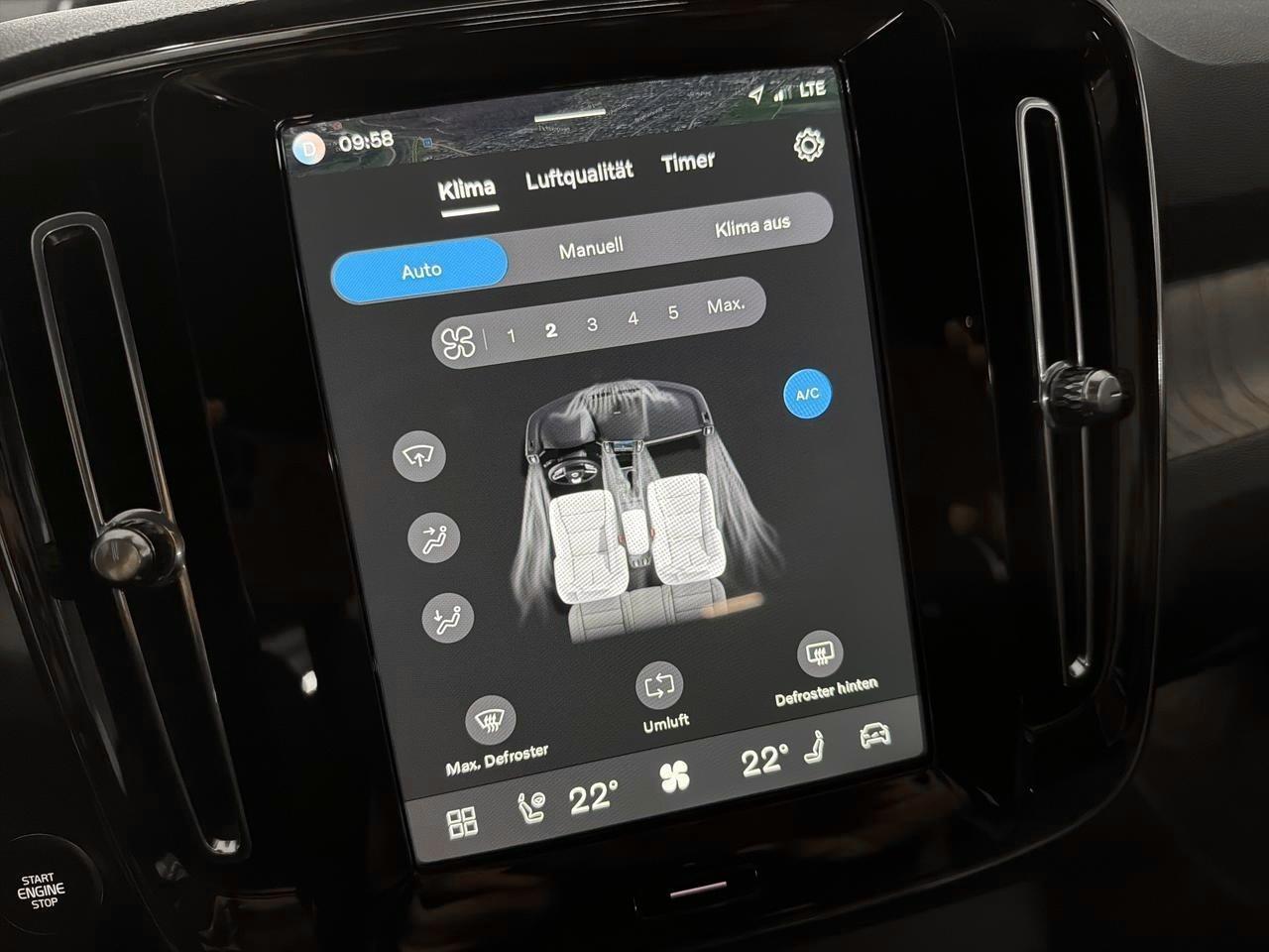 VOLVO XC40 2.0 B4 MH Plus Dark-image-19