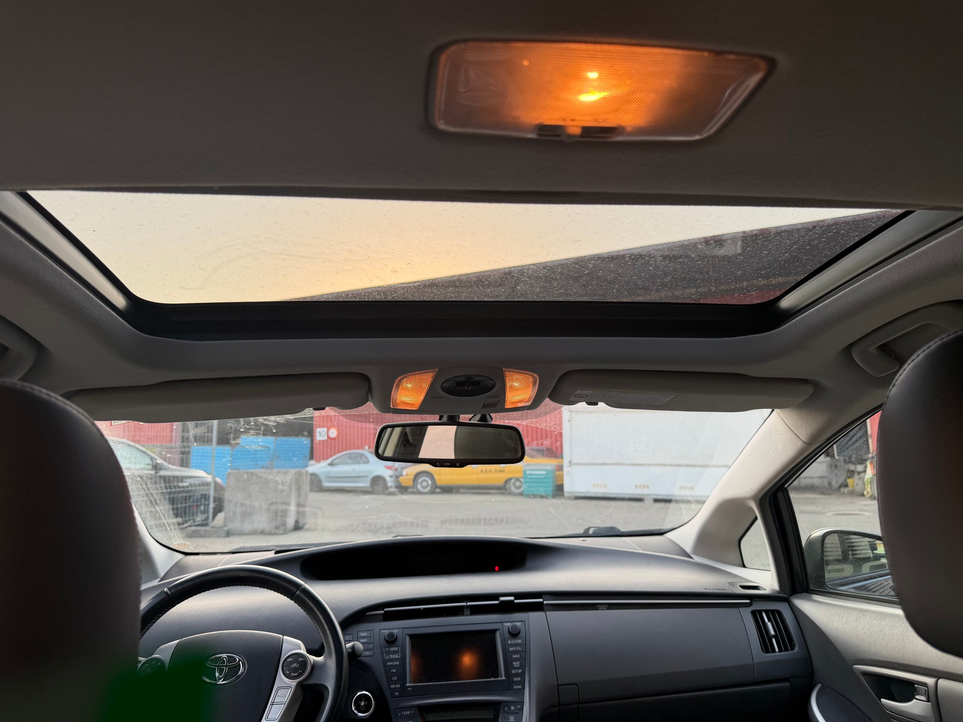 TOYOTA Prius 1.8 16V HSD Sol Premium-image-11