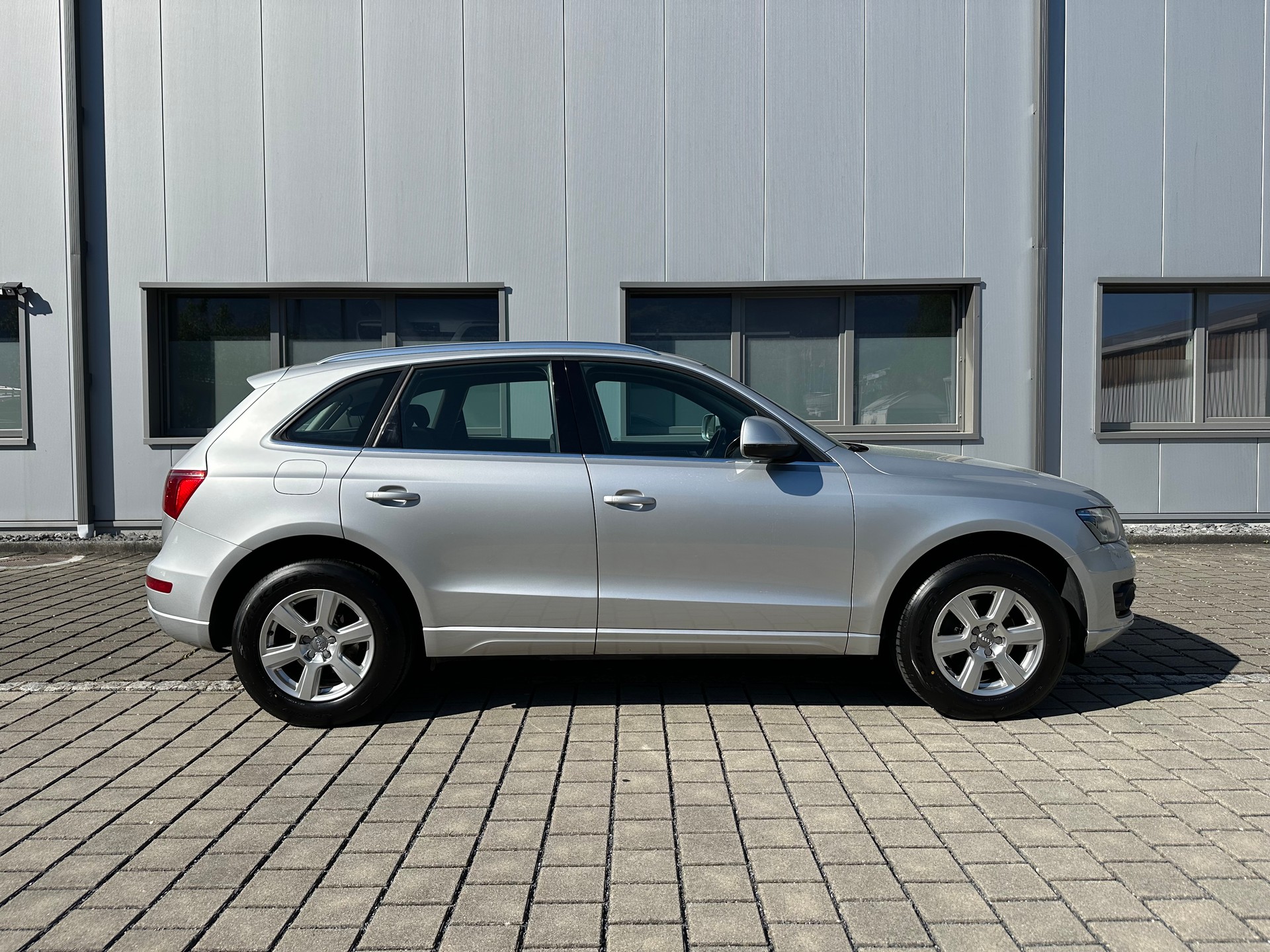 AUDI Q5 2.0 TDI quattro S-tronic-image-11