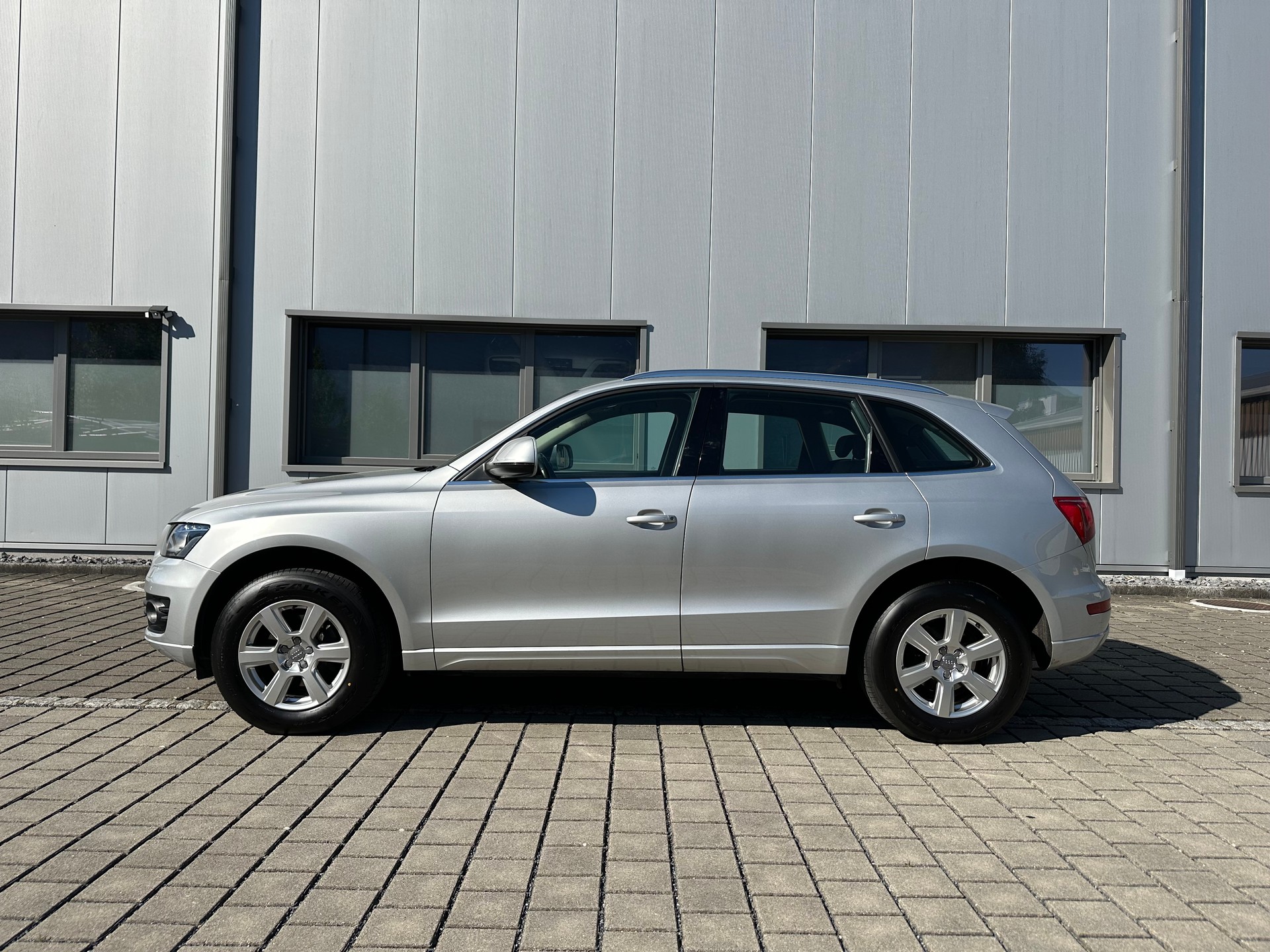 AUDI Q5 2.0 TDI quattro S-tronic-image-10