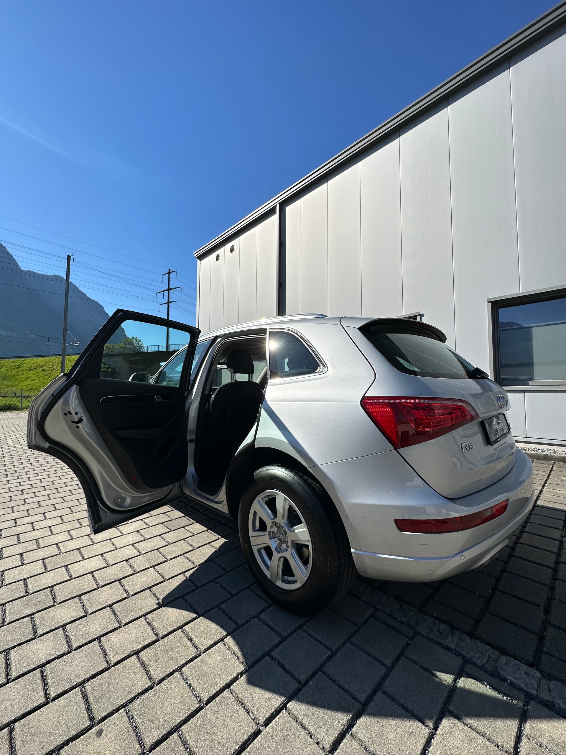 AUDI Q5 2.0 TDI quattro S-tronic-image-14