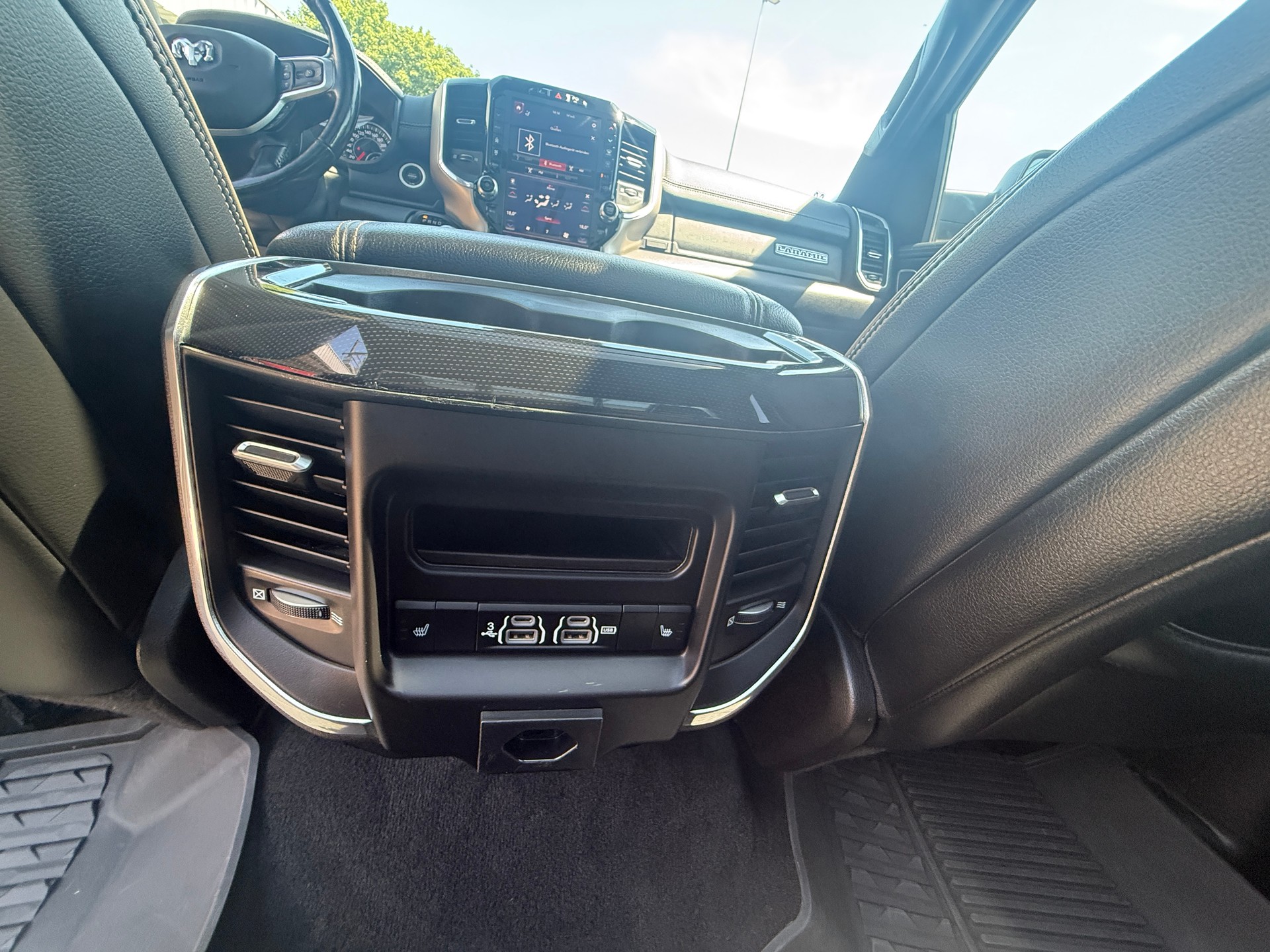 DODGE USA Ram 1500 Quad Kab. Pick-up HEMI MDS VVT Laramie 5.7, 396 PS-image-18