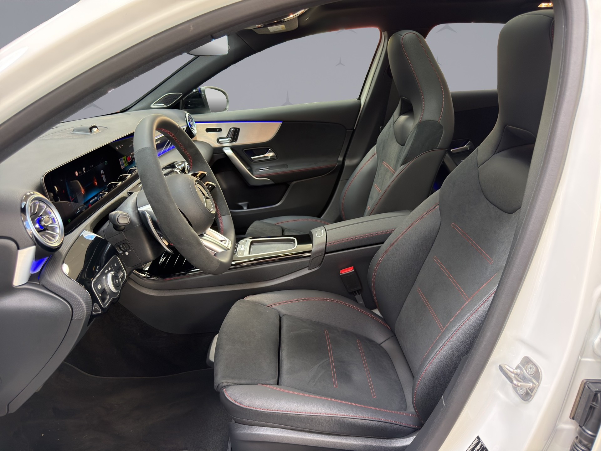 MERCEDES-BENZ A 35 AMG 4matic-image-8