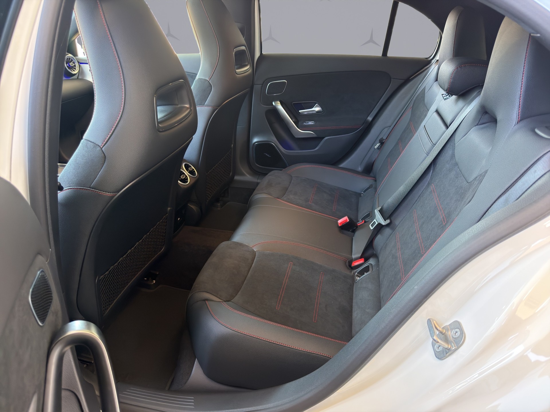 MERCEDES-BENZ A 35 AMG 4matic-image-10
