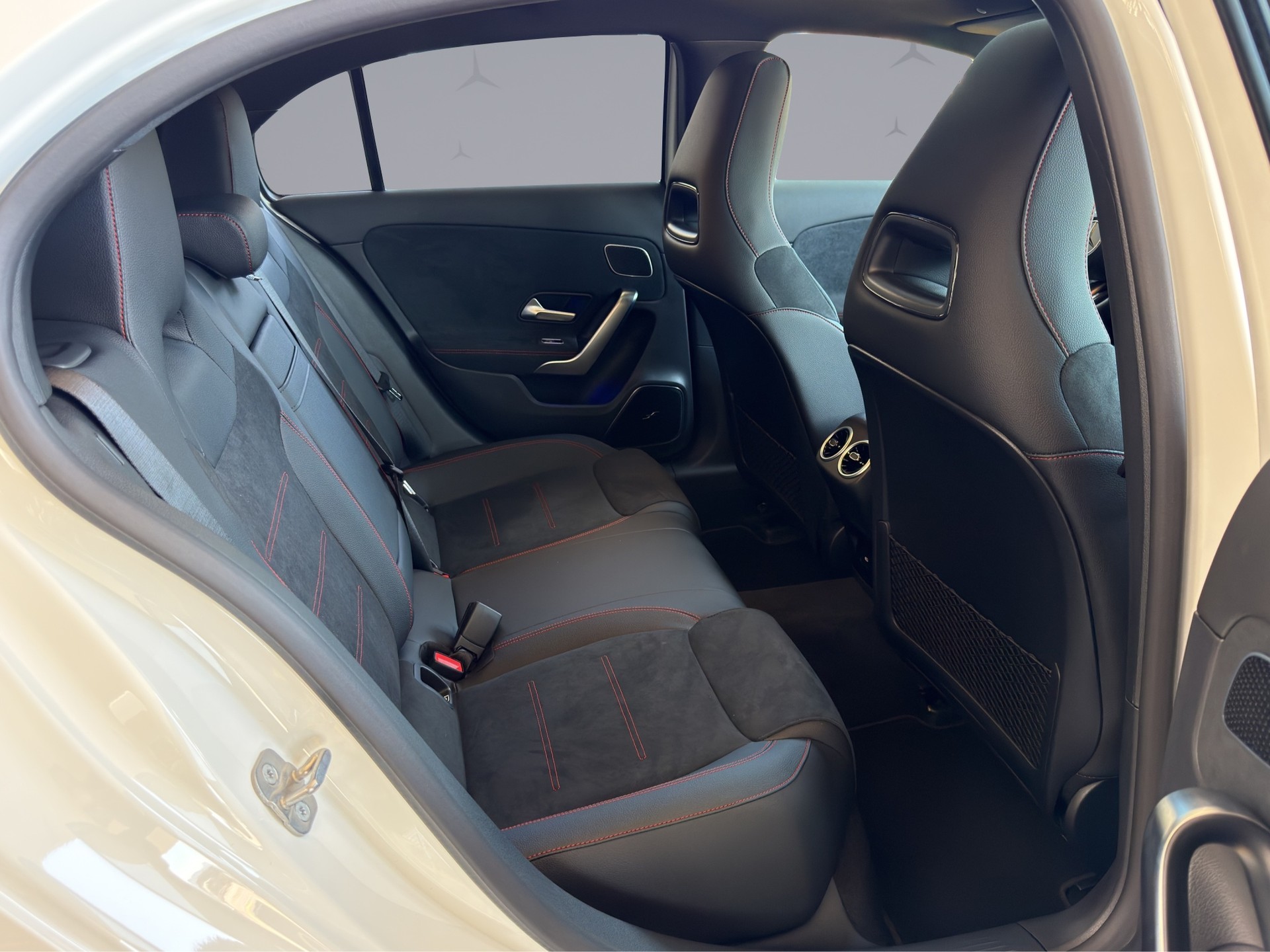 MERCEDES-BENZ A 35 AMG 4matic-image-21