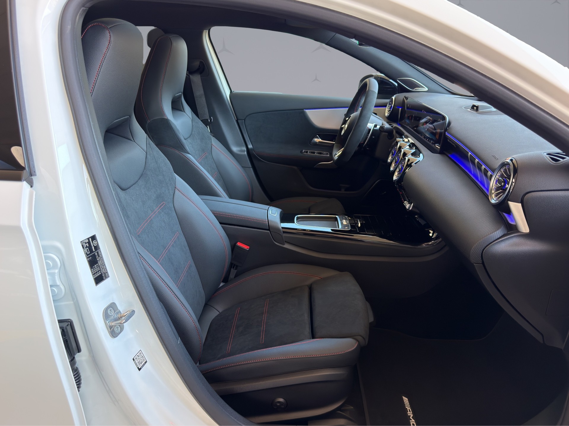 MERCEDES-BENZ A 35 AMG 4matic-image-14