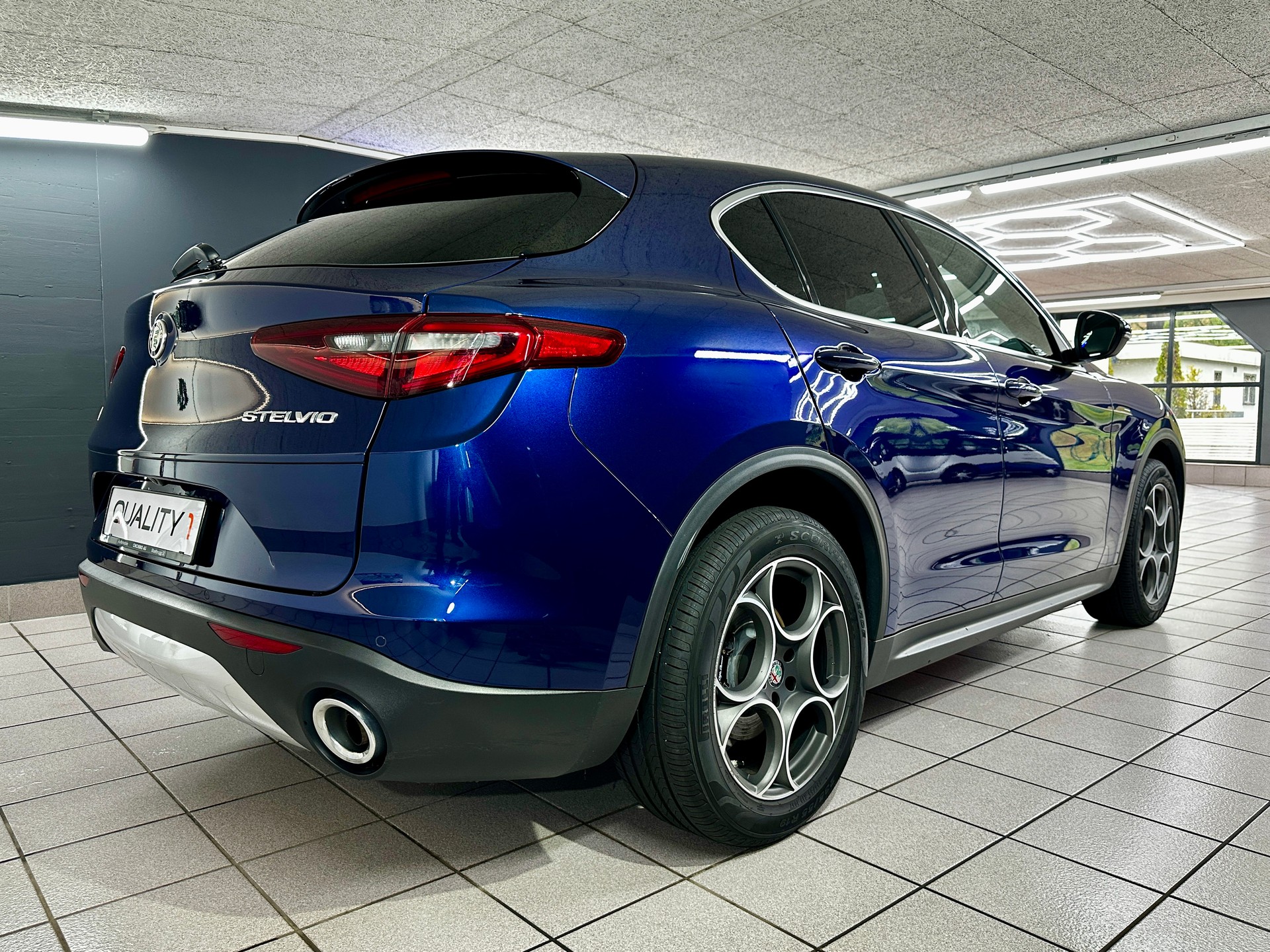 ALFA ROMEO Stelvio 2.0 Executive Q4 Automatic-image-2